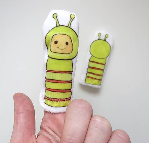MINI pršteková maňuška - sada zvieratká na lúke (húsenička)