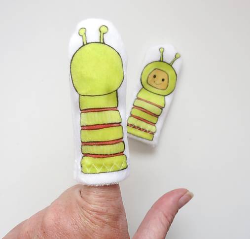 MINI pršteková maňuška - sada zvieratká na lúke (húsenička)