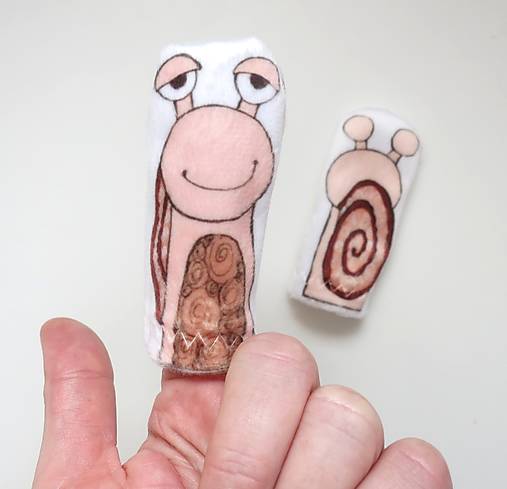 MINI pršteková maňuška - sada zvieratká na lúke (slimáčik)