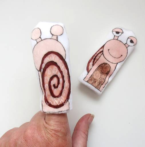 MINI pršteková maňuška - sada zvieratká na lúke (slimáčik)
