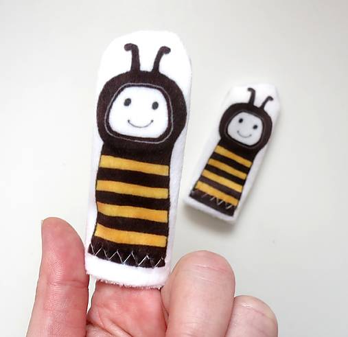 MINI pršteková maňuška - sada zvieratká na lúke (včielka)