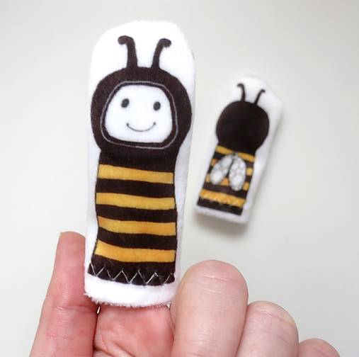 MINI pršteková maňuška - sada zvieratká na lúke (včielka)