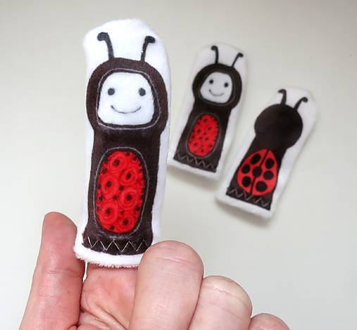 MINI pršteková maňuška - sada zvieratká na lúke (lienka)
