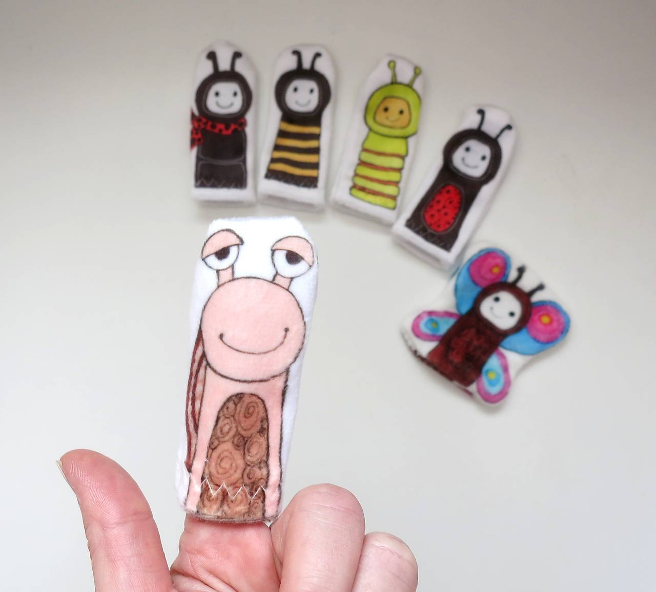 MINI pršteková maňuška - sada zvieratká na lúke (slimáčik)