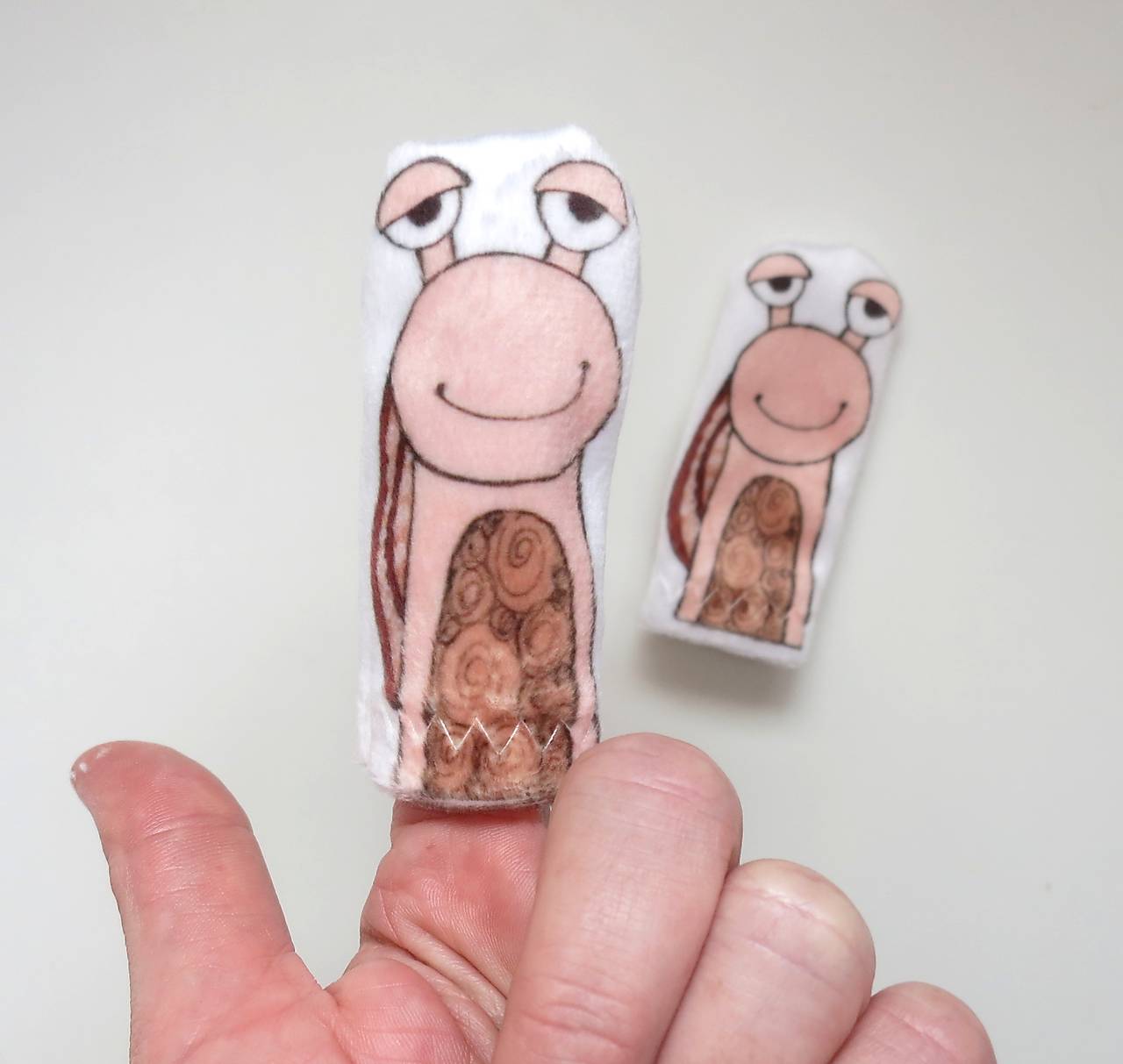 MINI pršteková maňuška - sada zvieratká na lúke (slimáčik)