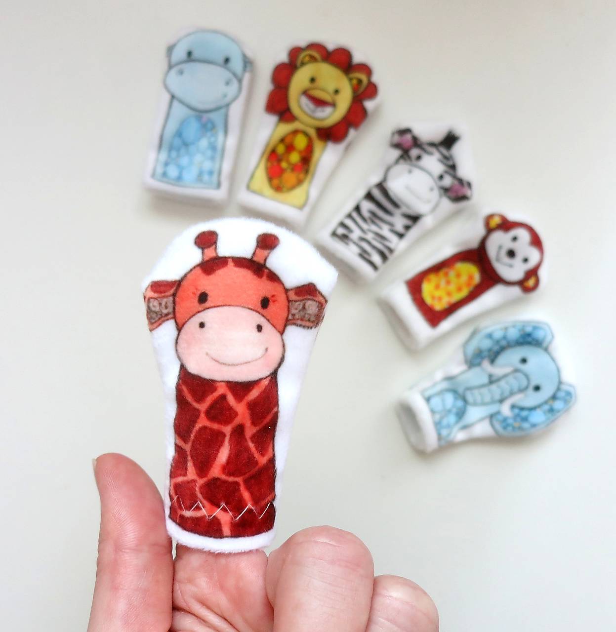 MINI pršteková maňuška - sada exotické zvieratká I (žirafka)