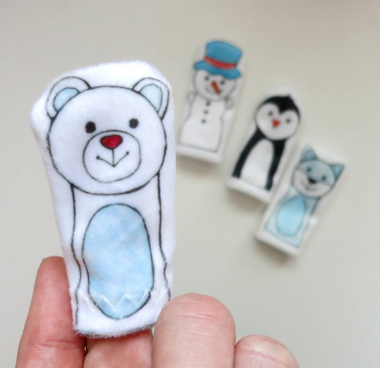 MINI pršteková maňuška - ľadový macko