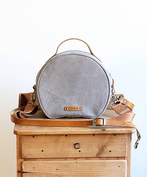 Kabelky - Kožená crossbody kabelka CIRCLE-GRAY - 17624843_