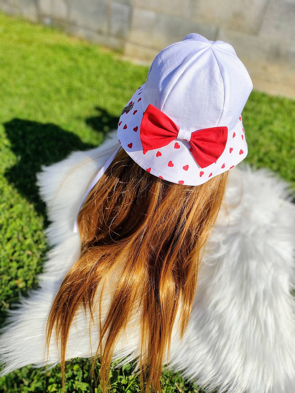 Klobúčik na leto SRDIEČKO bielo-červné