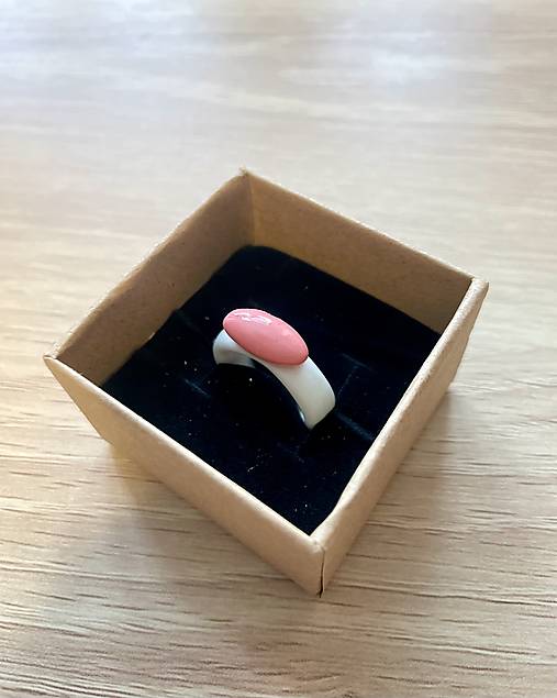 Porcelánový prsteň