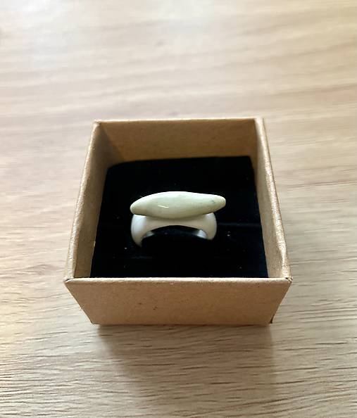 Porcelánový prsteň