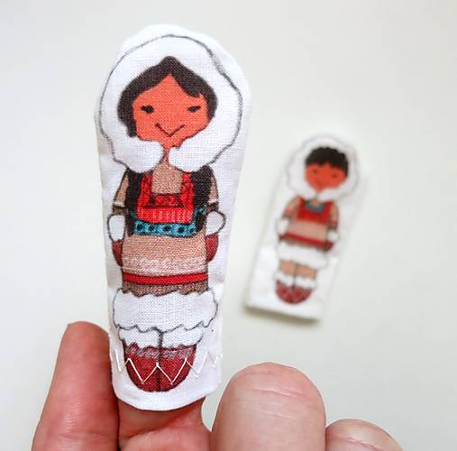 MINI pršteková maňuška - sada Hello world - 6 človiečikov (eskimák/ eskimáčka)
