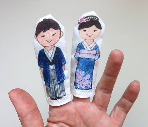MINI pršteková maňuška - sada Hello world - 6 človiečikov (japonec/ japonka)