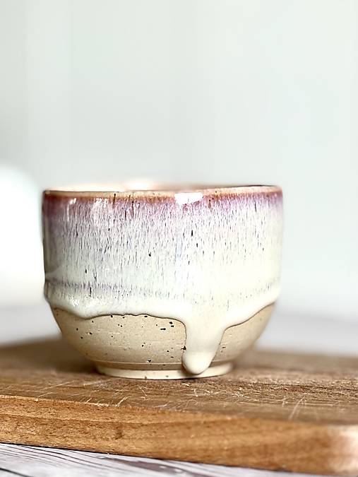 Cappuccino pohárik Blush Veil na bodkovanej hline