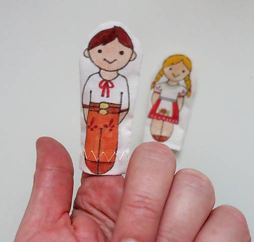 MINI pršteková maňuška - sada Hello world - 6 človiečikov (mládenec/ dievčinka v ľudovom)