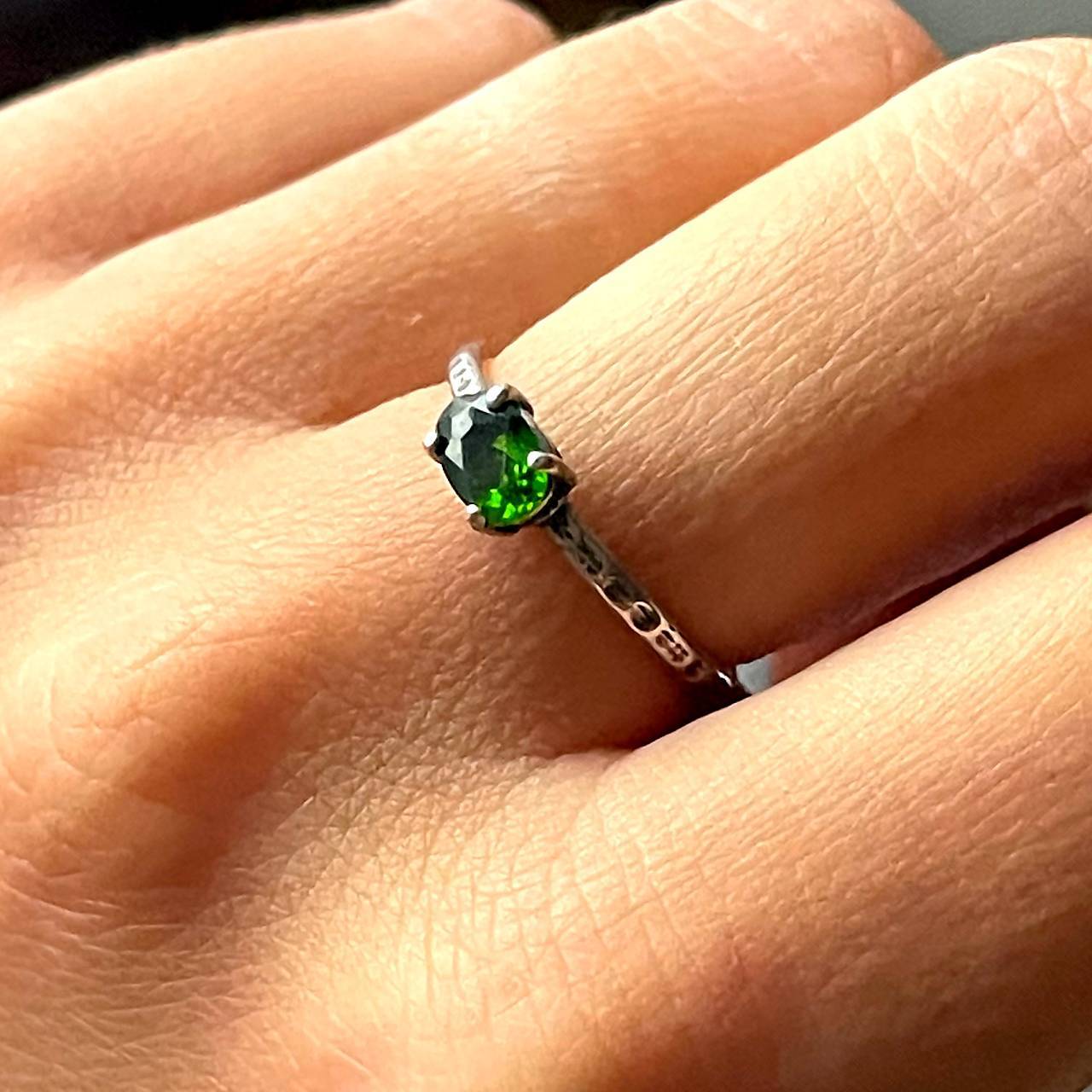 Faceted Chrome Diopside Silver Ring AG925 / Jemný strieborný prsteň s prírodným chróm diopsidomm E007