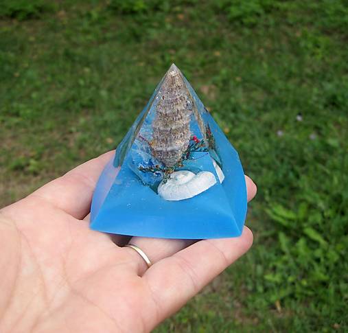 Dekorácie - Pyramída 6,5 cm (Morská s mušľami, č. 4300) - 17633989_