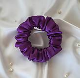 Ozdoby do vlasov - Saténová gumička Scrunchie, fialová- purpurová, veľkosť: SLIM  - 17641118_