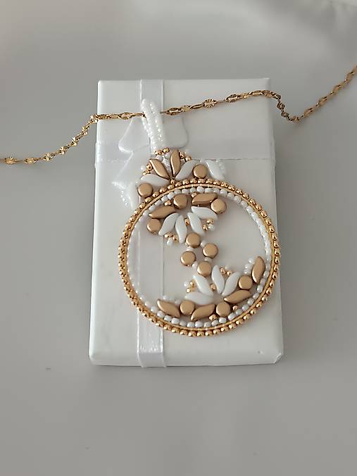 Náhrdelníky - Prívesok Kvitnúci svet bielo-zlatý - 17640508_