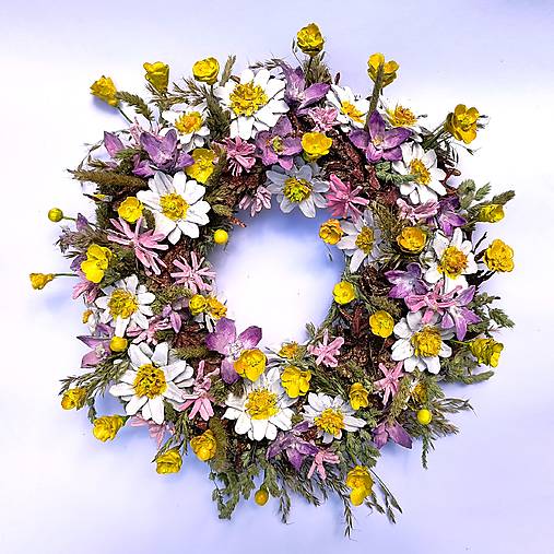 Dekorácie - Veniec z lúčnych májových kvetov - 17643350_