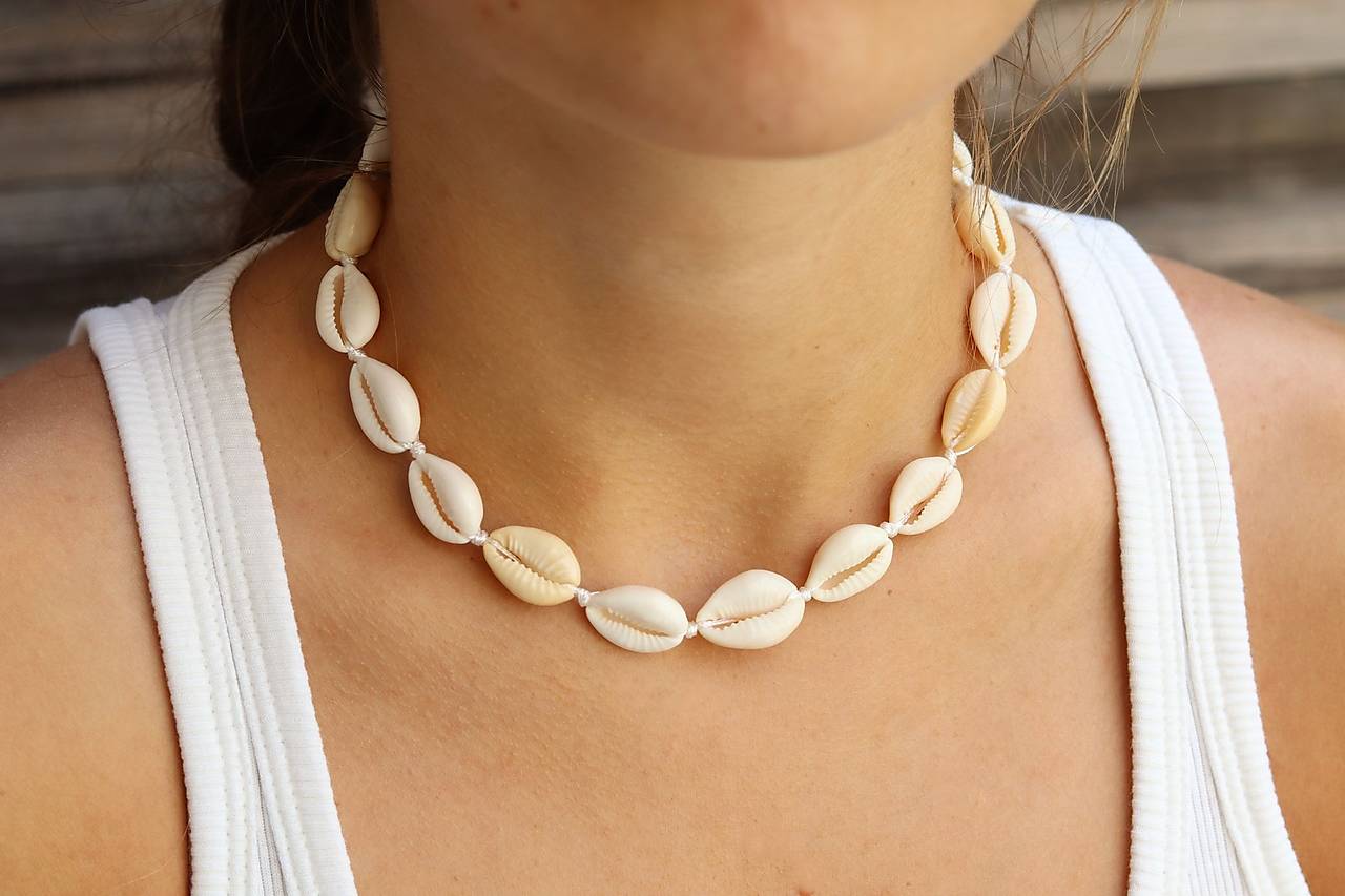 Choker z prírodných mušlí