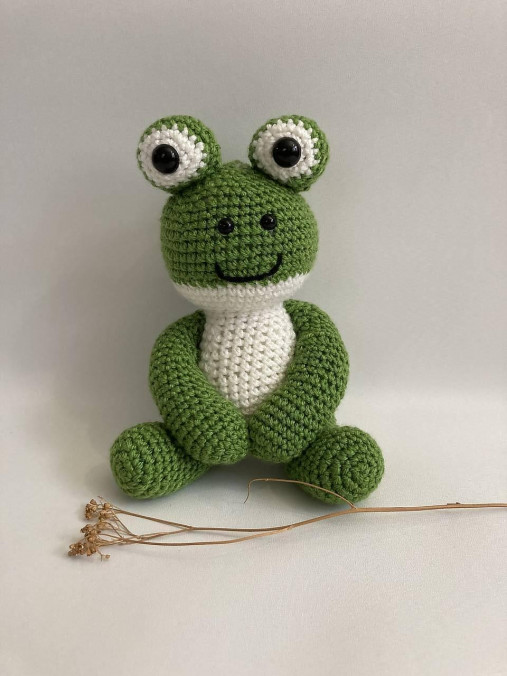 Hračky - žaba-žabka /háčkovaná hračka/ - 17644344_