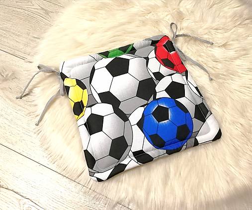 Detský textil - Detský podsedák na školskú stoličku (futbal/ čierna) - 17646312_