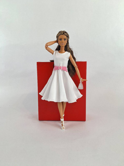 Hračky - ✨Elegantné letné šaty pre Barbie – biele s ružovým pásom✨ - 17649350_