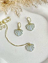 Sady šperkov - Luxusný letný set „Mušľový bozk“ – náušnice a náhrdelník - 17648650_