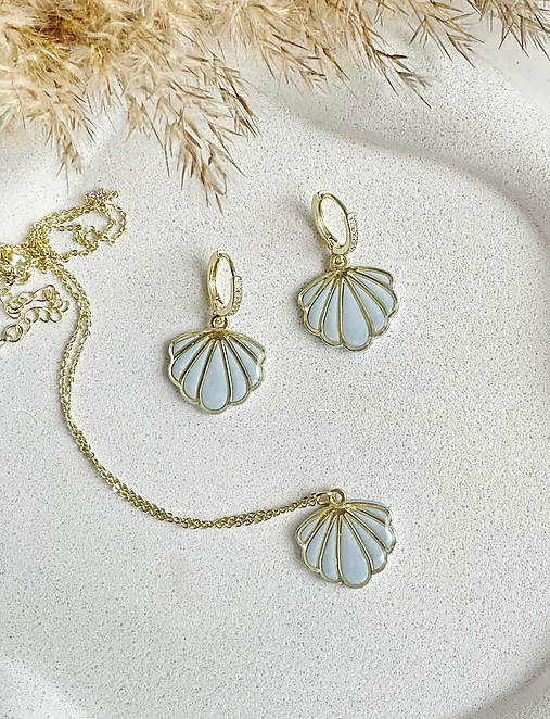 Sady šperkov - Luxusný letný set „Mušľový bozk“ – náušnice a náhrdelník - 17648650_