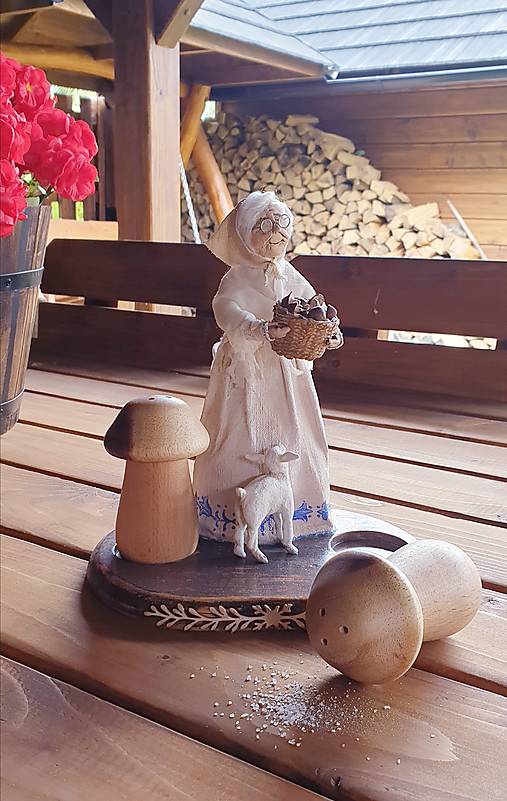 Dekorácie - Starenka a jahniatko~KORENIČKY - 17648653_