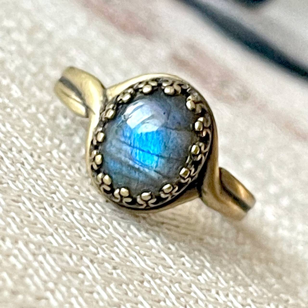 Bronze Filigree Labradorite Ring / Filigránový prsteň s labradoritom E046