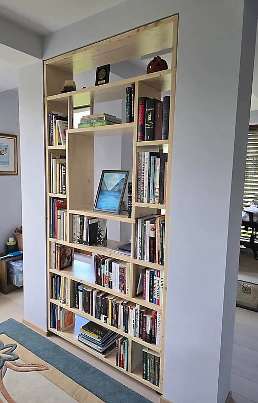 Nábytok - Vstavaná smreková knižnica - 17652609_