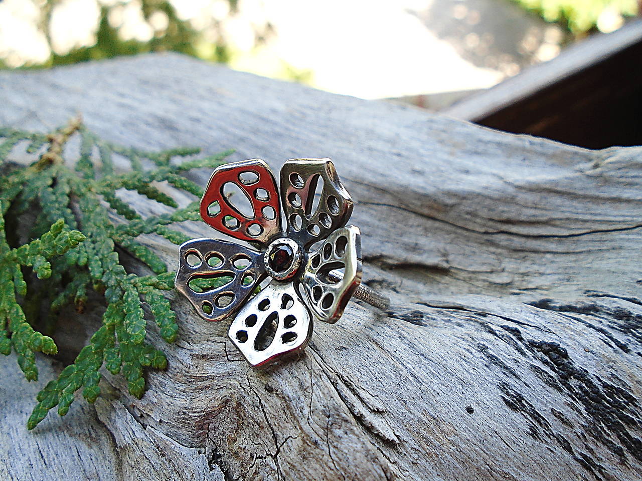 Strieborny prsteň Ag925 Kvet Granát