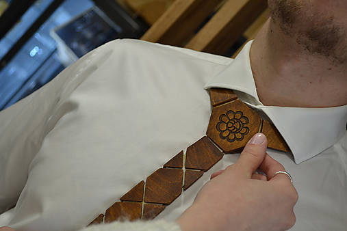 Drevená kravata morená (Morená kvet)