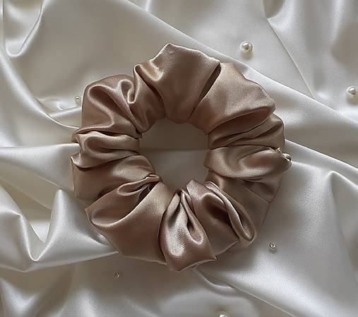 Ozdoby do vlasov - Saténová gumička Scrunchie, karamelová- svetlá, veľkosť: CLASSIC  - 17668618_