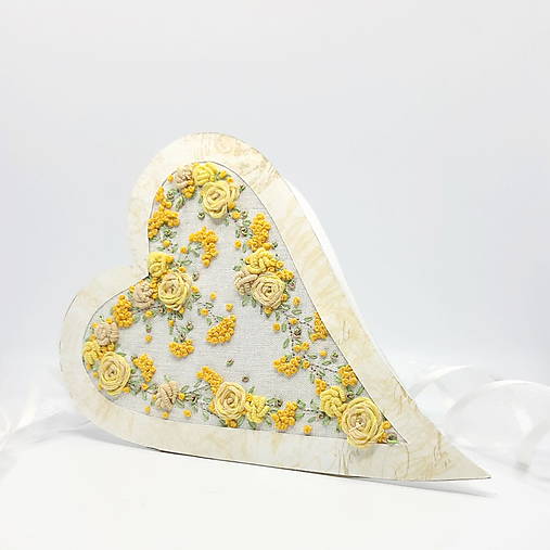 Papiernictvo - Veľké romantické srdce I- vyšívaný pozdrav - 17669351_