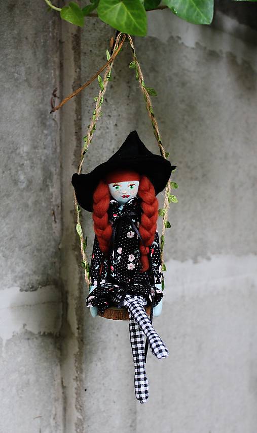 Dekorácie - Čarodejka MARA / závesná dekorácia - 17669695_