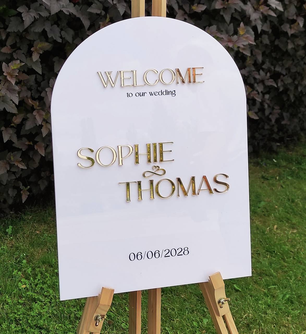 Elegantná uvítacia tabuľa z bieleho akrylu, UT2407