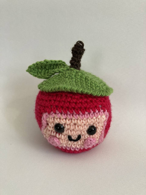 Hračky - háčkované jabĺčko - 17674597_