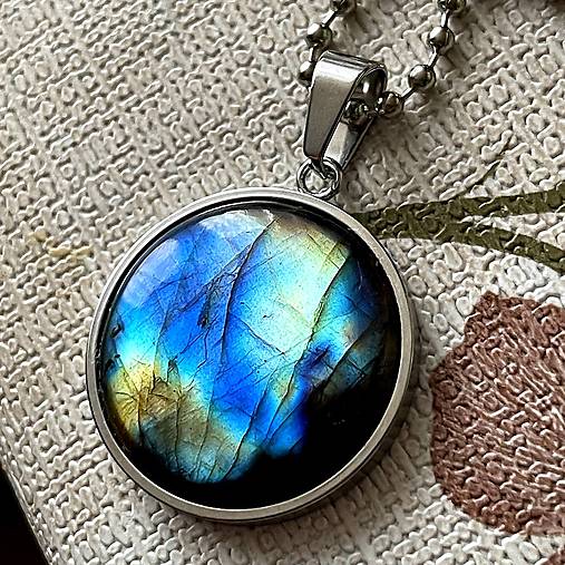 Labradorite & Steel Pendant / Prívesok s labradoritom - oceľ, E006