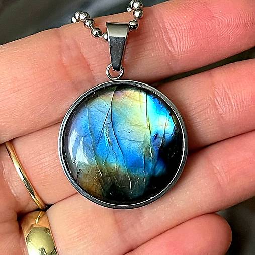 Labradorite & Steel Pendant / Prívesok s labradoritom - oceľ, E006