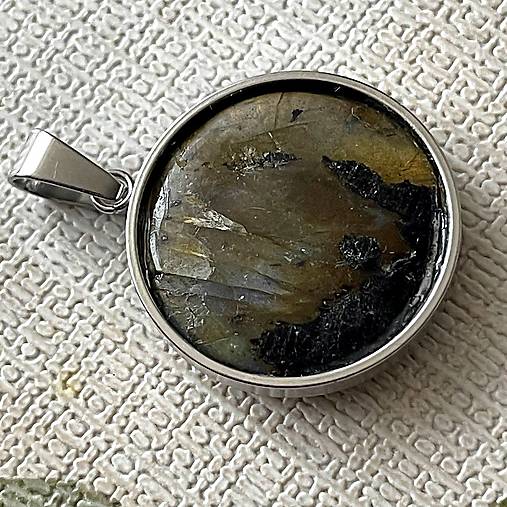 Labradorite & Steel Pendant / Prívesok s labradoritom - oceľ, E006