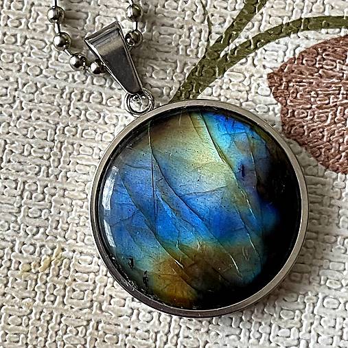 Labradorite & Steel Pendant / Prívesok s labradoritom - oceľ, E006