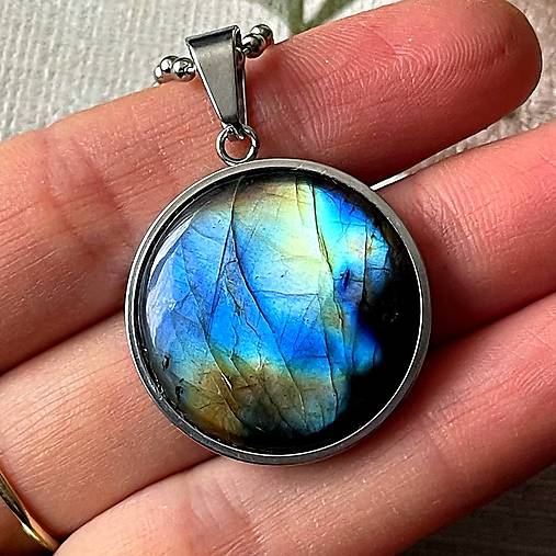 Labradorite & Steel Pendant / Prívesok s labradoritom - oceľ, E006