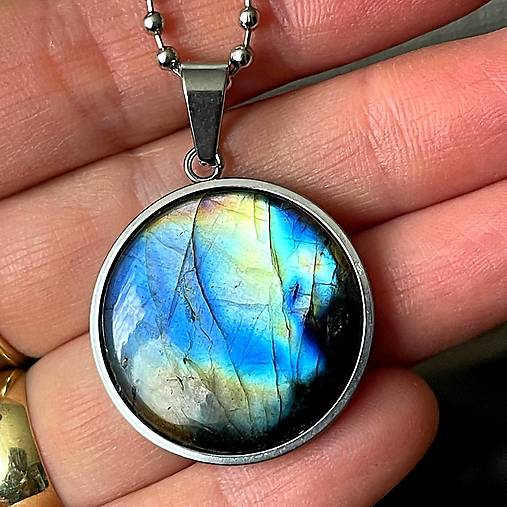 Labradorite & Steel Pendant / Prívesok s labradoritom - oceľ, E006
