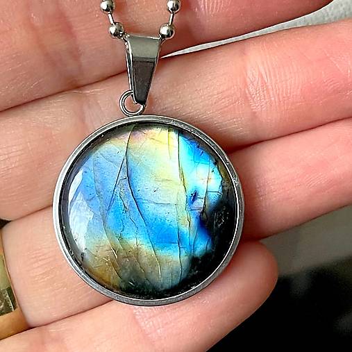 Labradorite & Steel Pendant / Prívesok s labradoritom - oceľ, E006