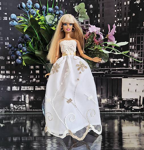 Krajkové spoločenské šaty pre Barbie