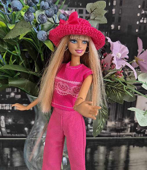 Ružový klobúk pre Barbie