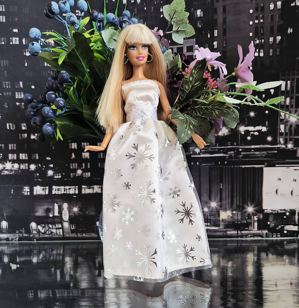Krajkové spoločenské šaty pre Barbie